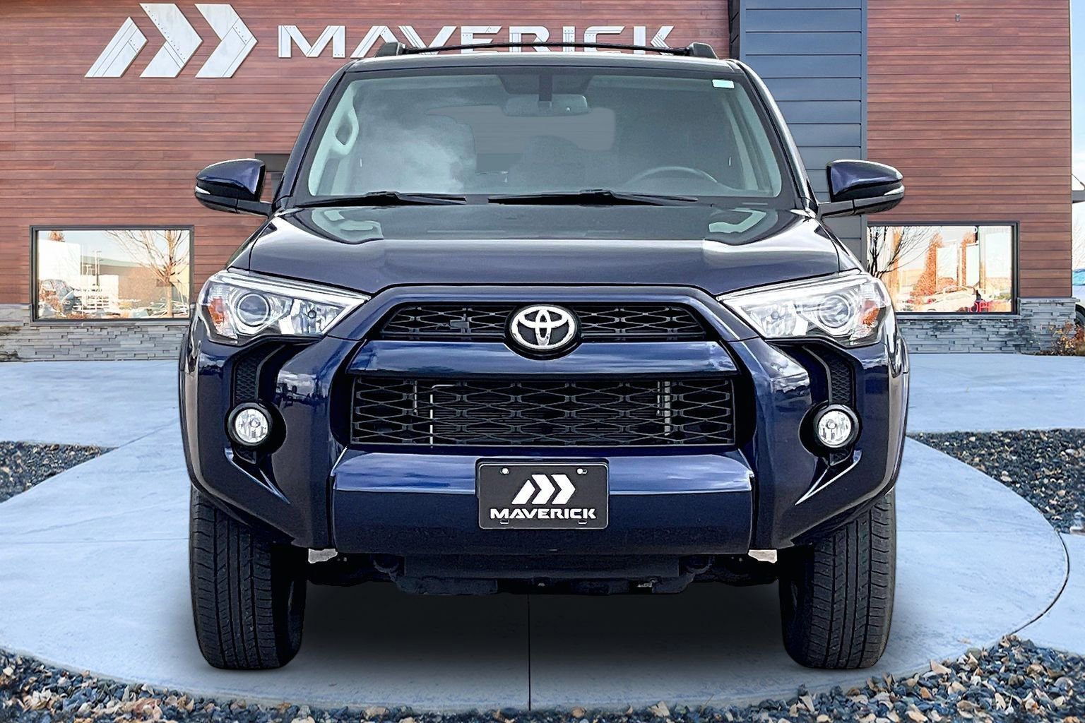 Used 2019 Toyota 4Runner SR5 Premium AWD/4WD image 2