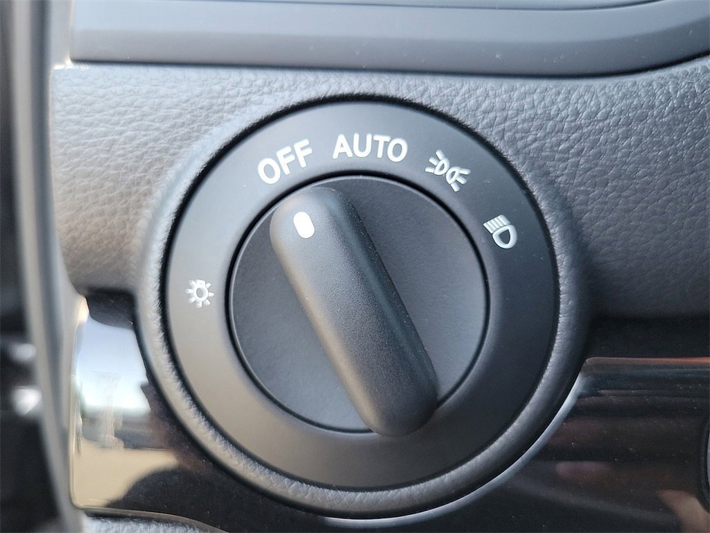 Certified 2024 Nissan Titan SV image 18