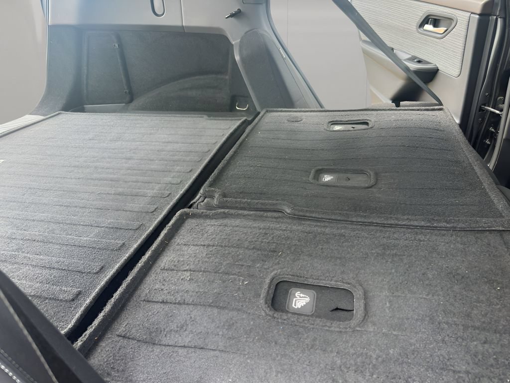 Used 2023 Nissan Rogue SV FWD image 15