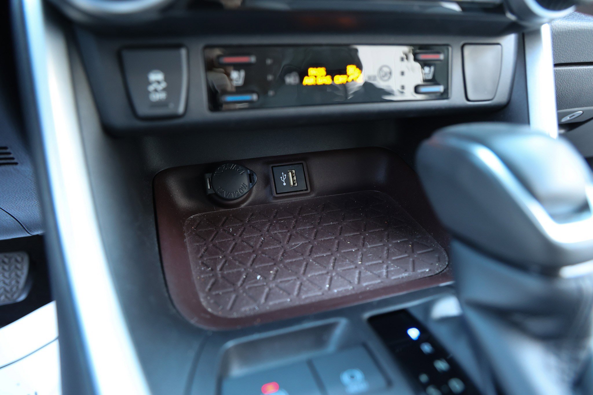 Used 2023 Toyota RAV4 Limited image 23