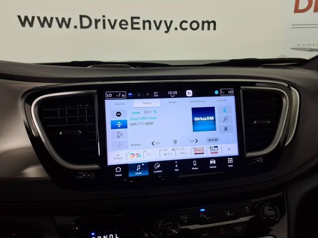 Used 2024 Chrysler Pacifica Pinnacle FWD image 23