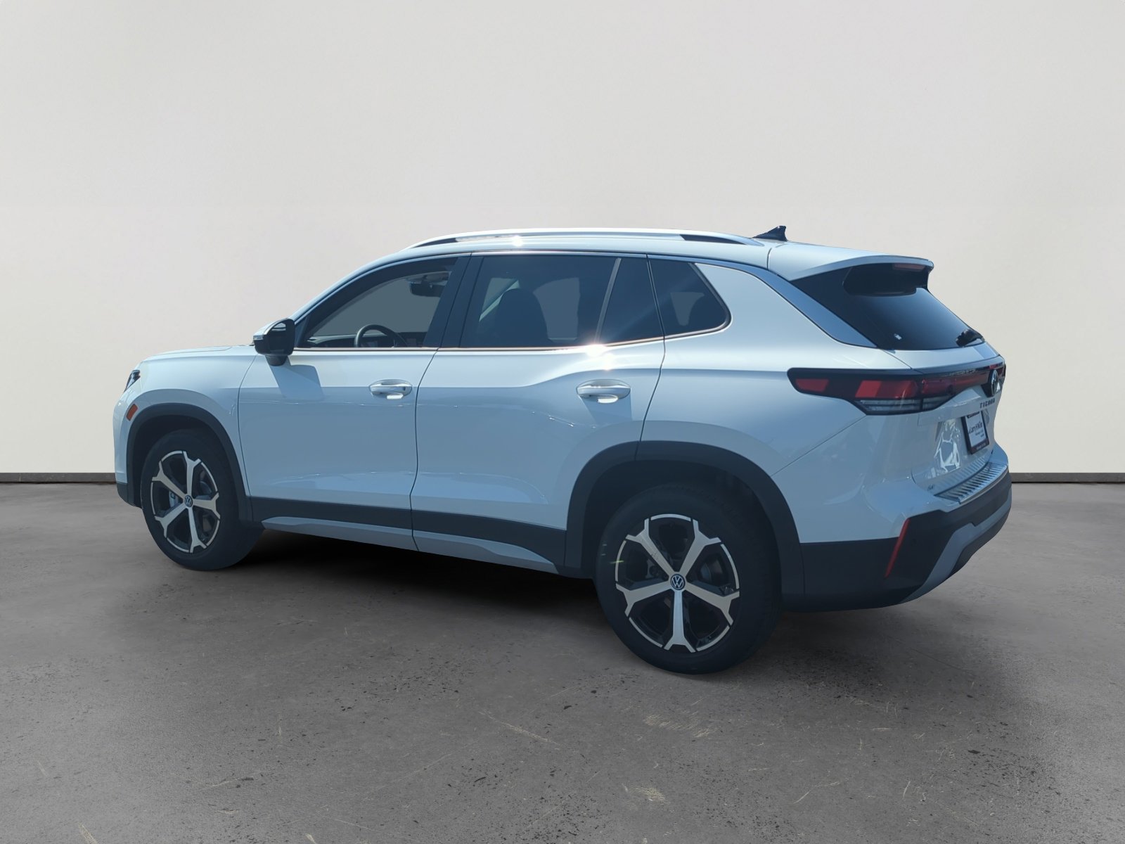 New 2025 Volkswagen Tiguan SE image 3