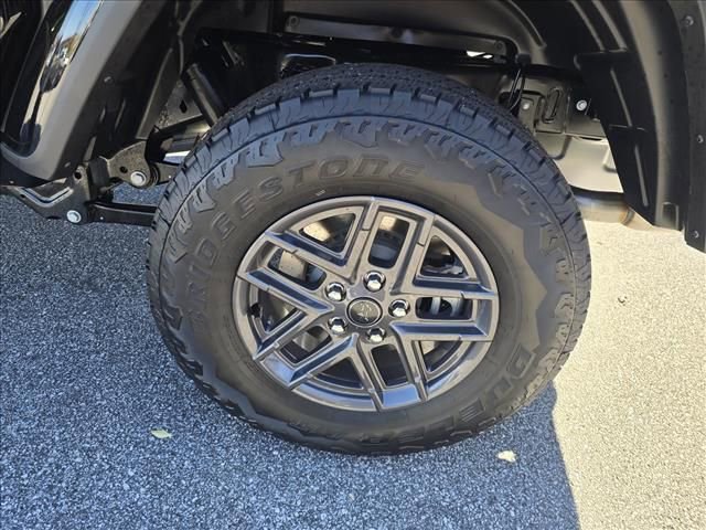 New 2026 Jeep Gladiator Sport AWD/4WD image 7