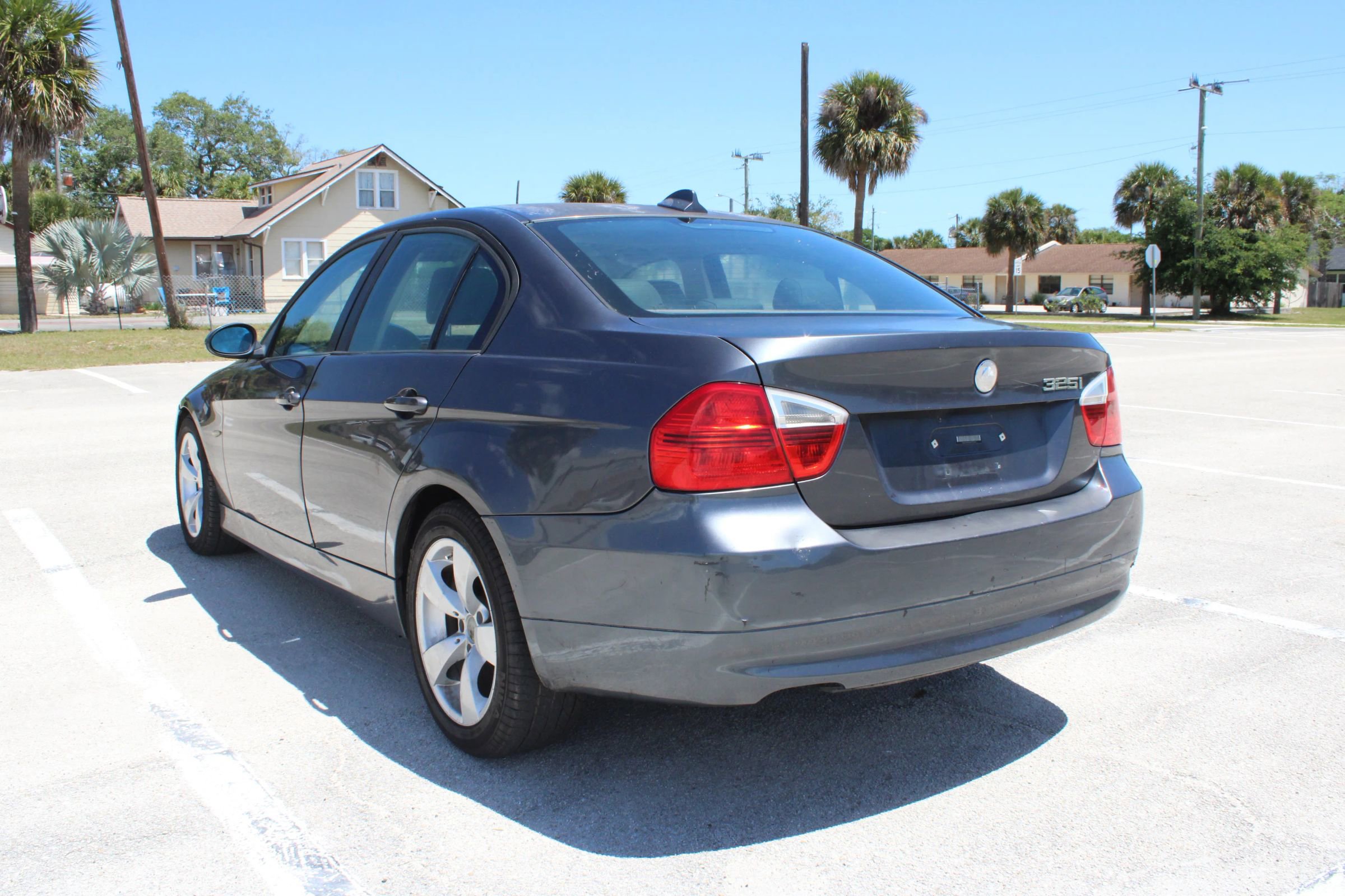 Used 2006 BMW 325i Sedan RWD image 4