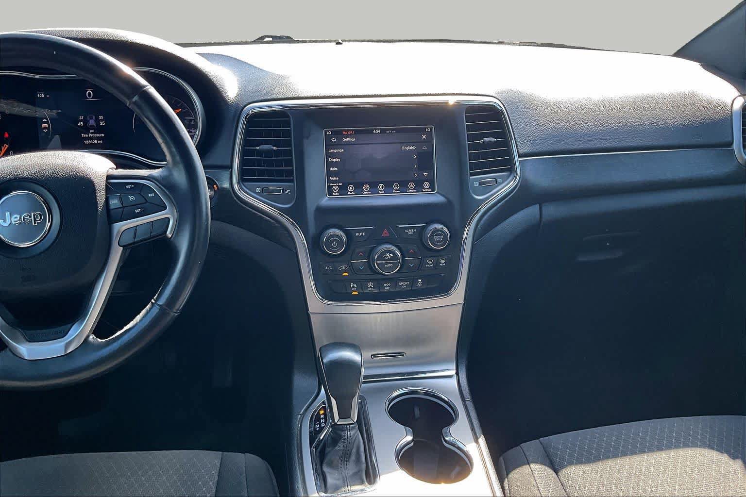 Used 2018 Jeep Grand Cherokee Laredo RWD image 7