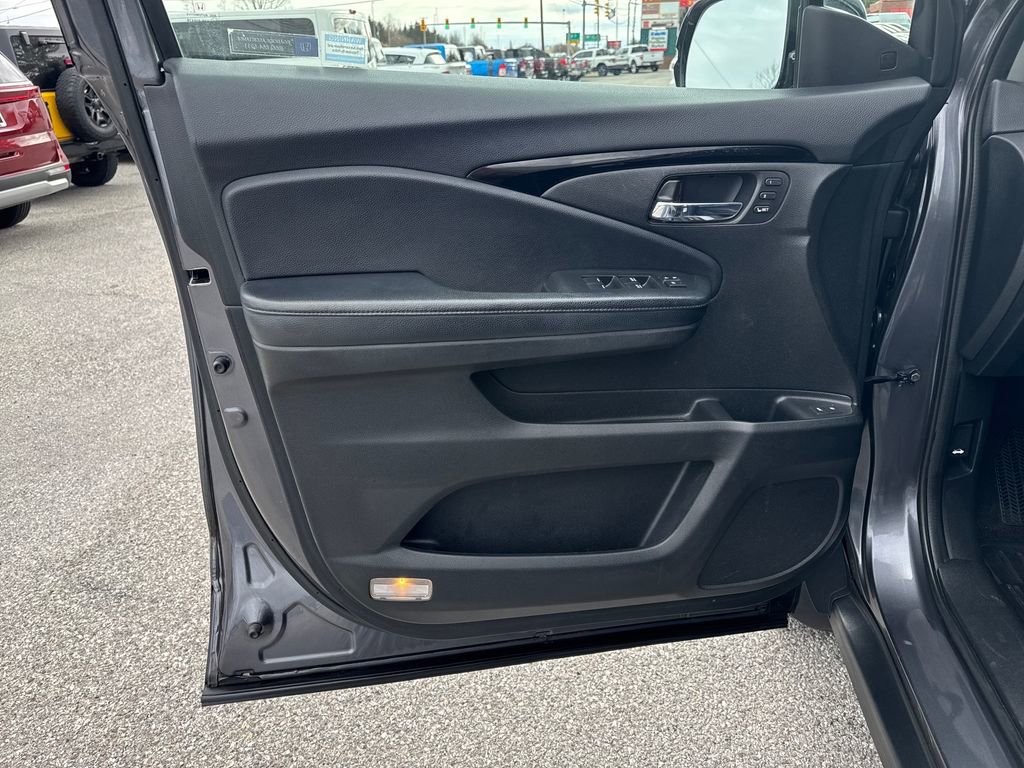 Used 2017 Honda Pilot Elite image 10