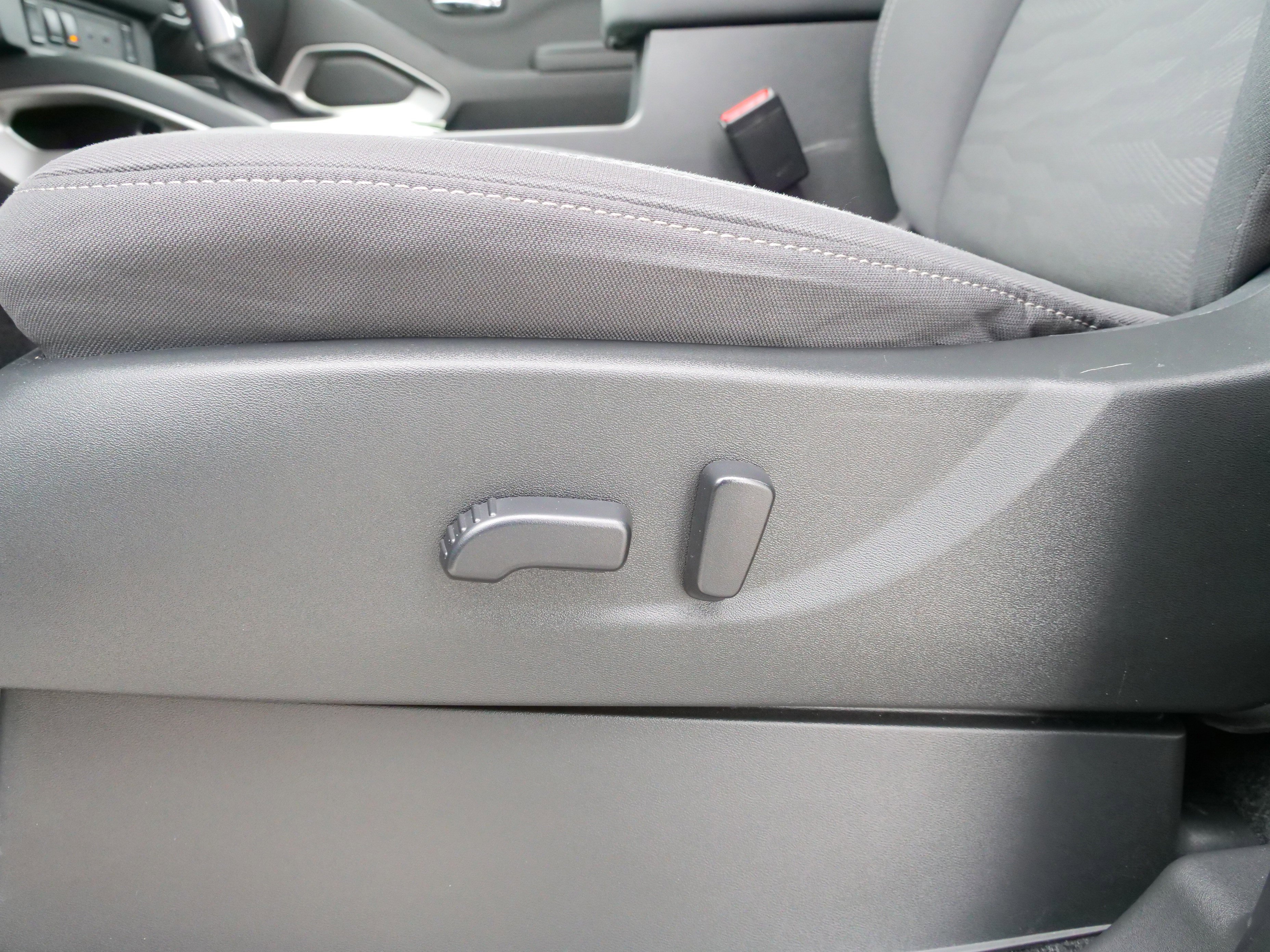 Used 2024 Nissan Frontier SV w/ SV Convenience Package image 17