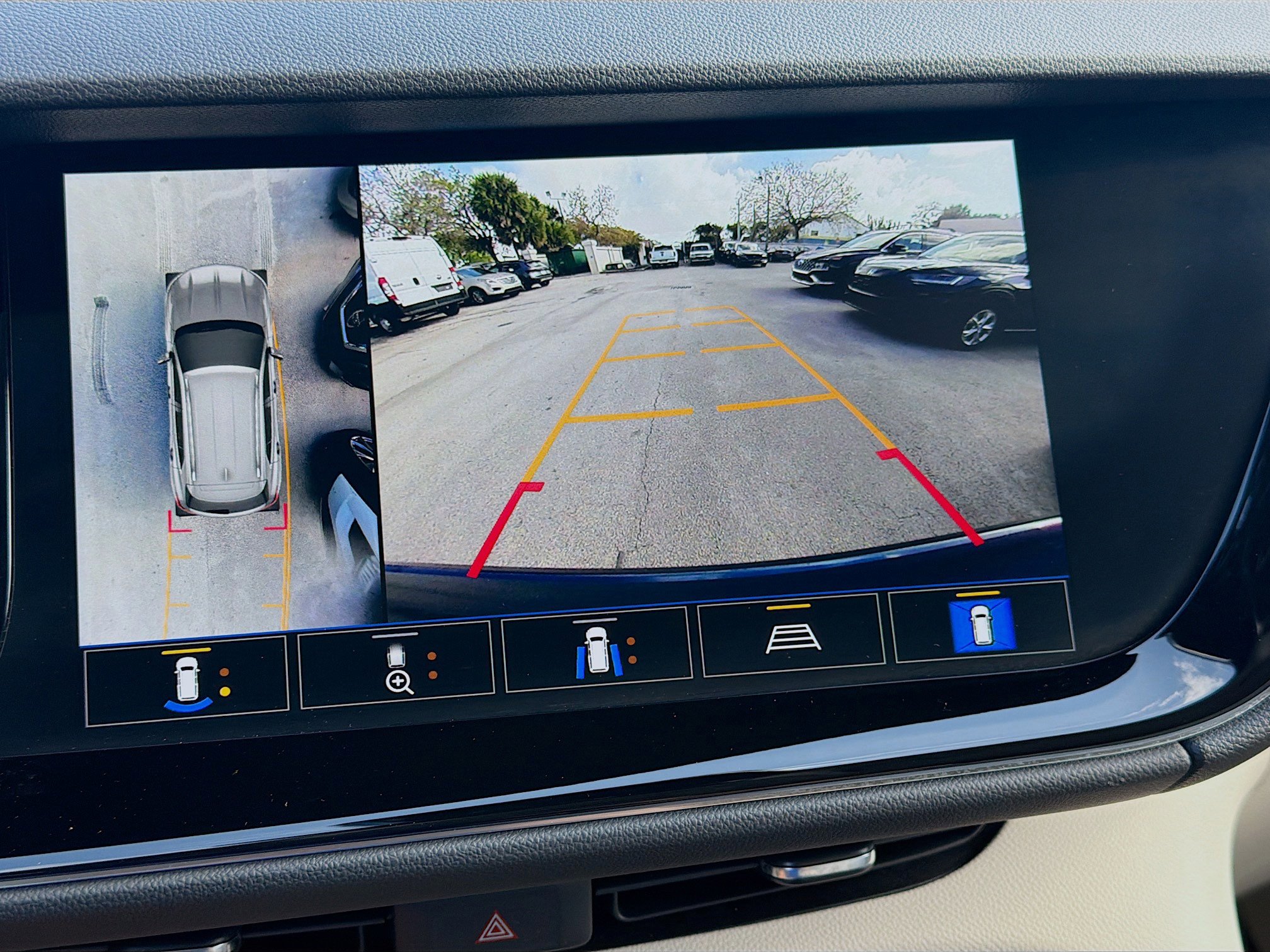 Used 2023 Buick Envision Avenir image 14