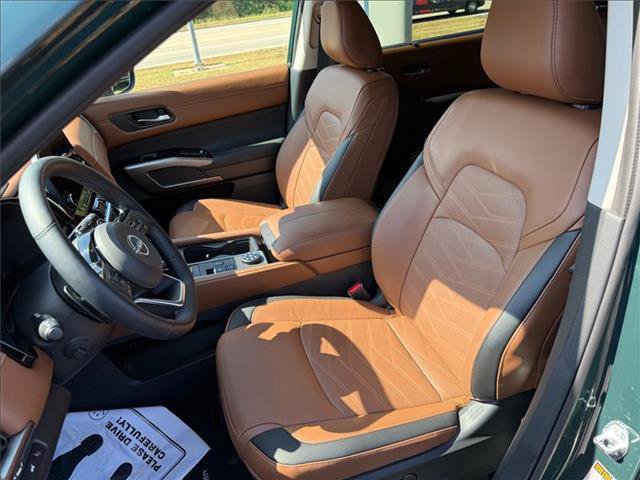 Used 2024 Nissan Pathfinder Platinum AWD/4WD image 29