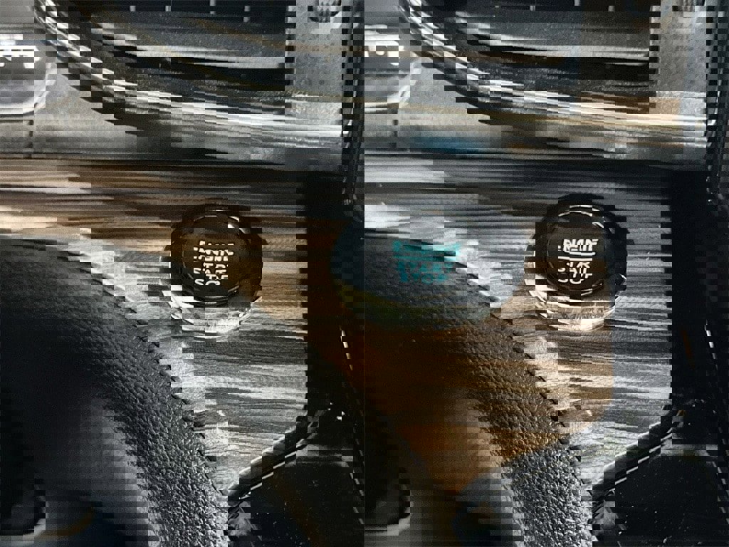 Used 2022 Ford Explorer Limited image 24