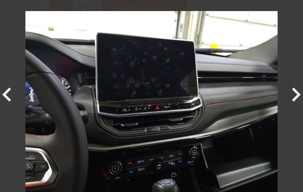 Used 2025 Jeep Compass Trailhawk image 14