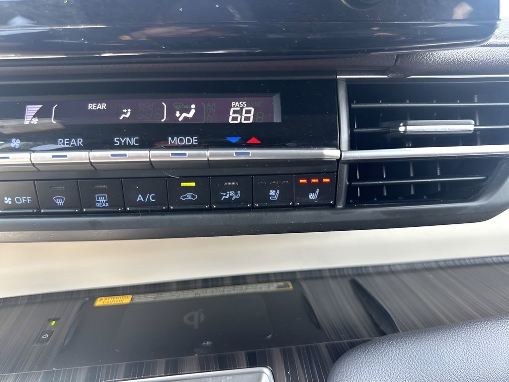 Used 2021 Toyota Sienna Platinum image 23