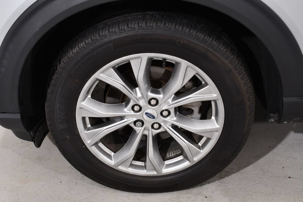 Used 2024 Ford Explorer XLT w/ Equipment Group 202A AWD/4WD image 25