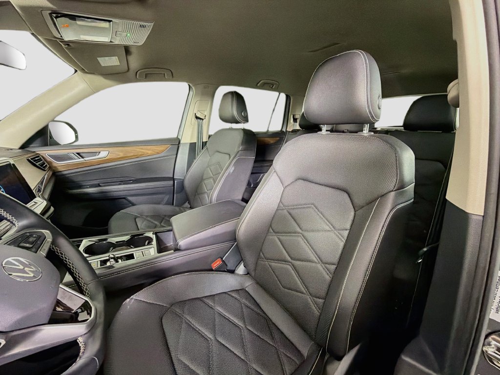 Used 2025 Volkswagen Atlas SE FWD image 13