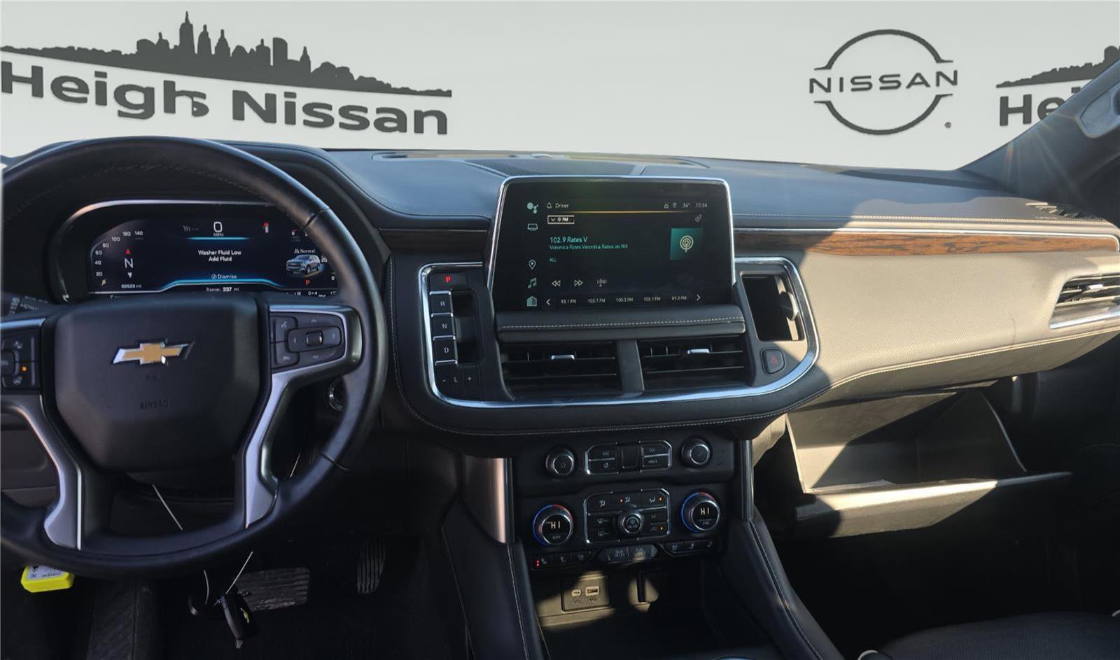 Used 2023 Chevrolet Suburban Premier image 7