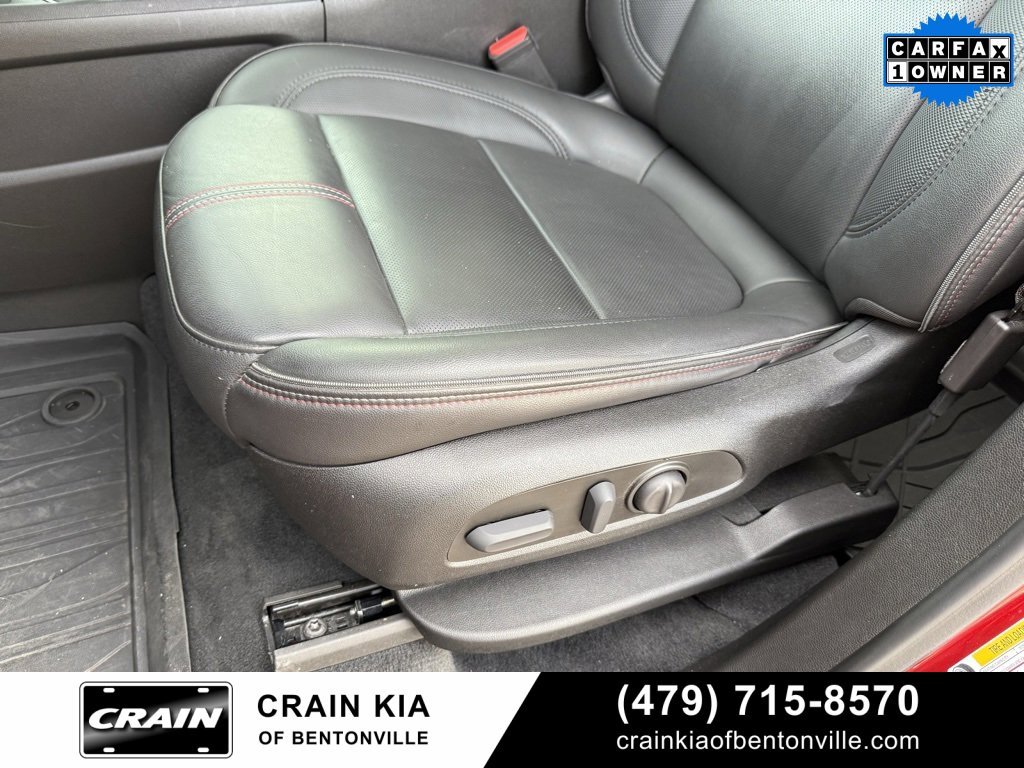 Used 2023 Chevrolet Traverse RS image 23