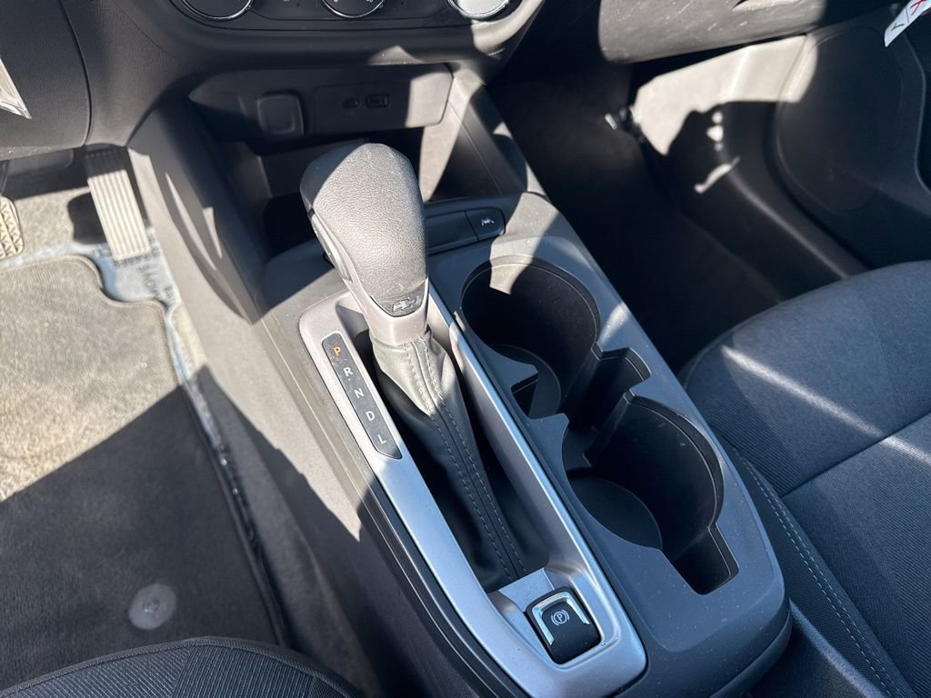 Used 2025 Chevrolet Trax LS w/ LS Convenience Package image 16