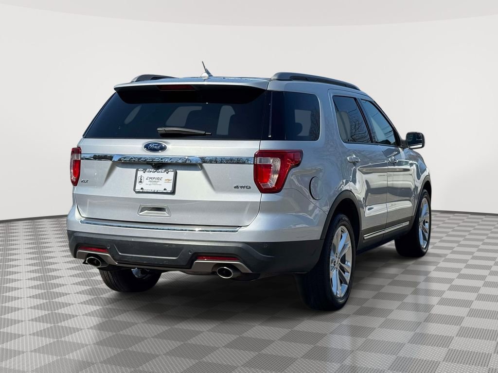 Used 2018 Ford Explorer XLT w/ Equipment Group 202A AWD/4WD image 3