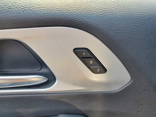 Used 2025 Chrysler Pacifica Limited FWD image 24