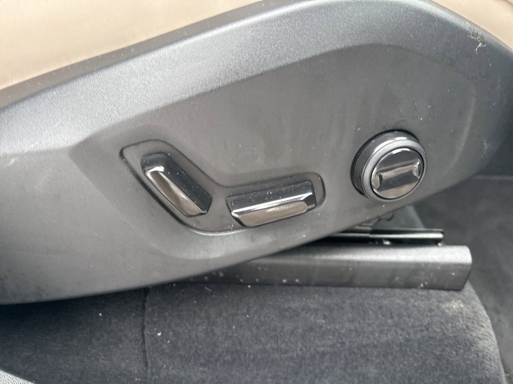 Certified 2025 Volvo XC90 B6 Plus image 43