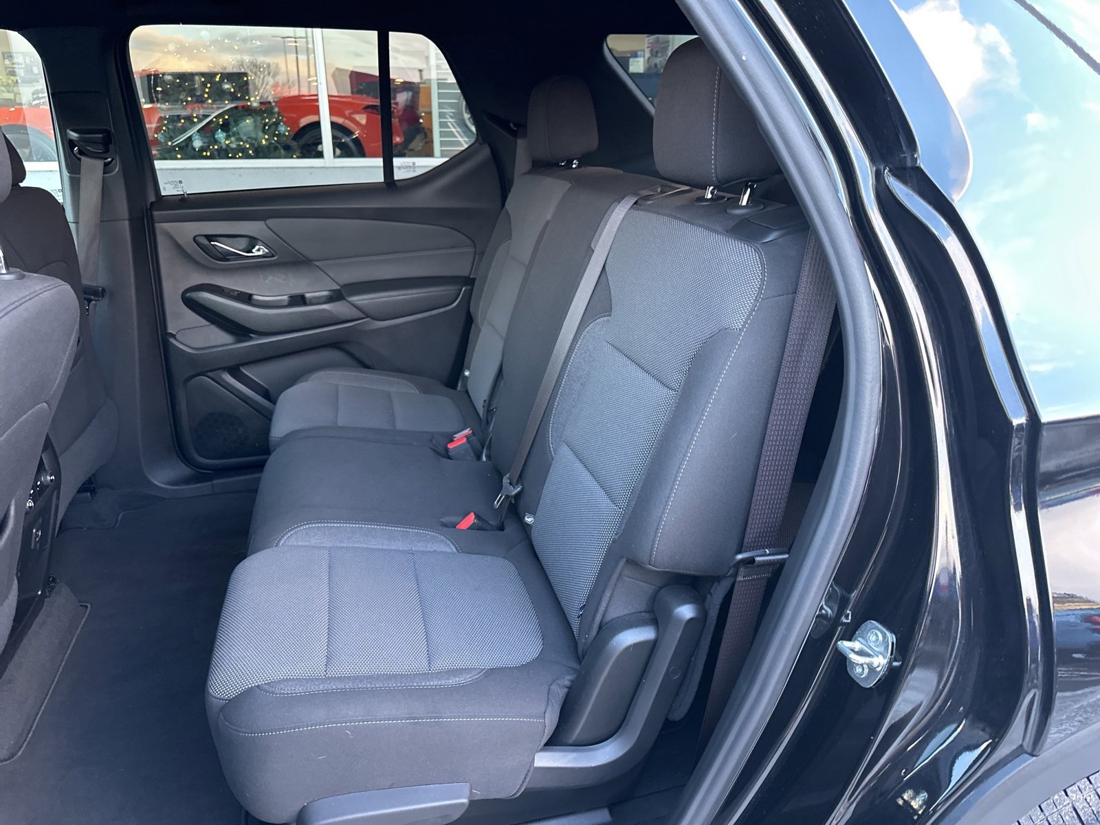 Used 2023 Chevrolet Traverse LT image 16