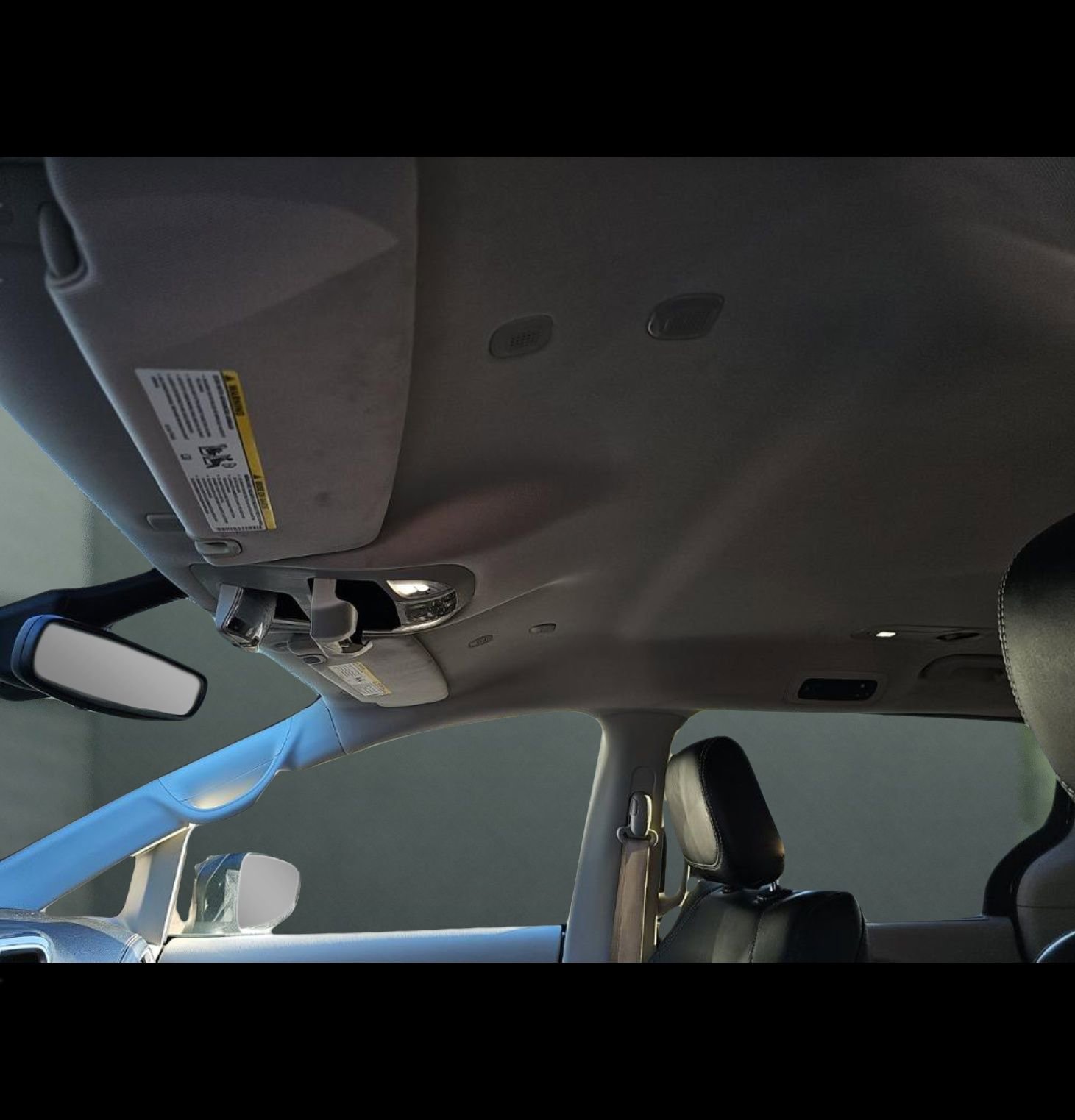 Used 2023 Chrysler Pacifica Touring-L image 10