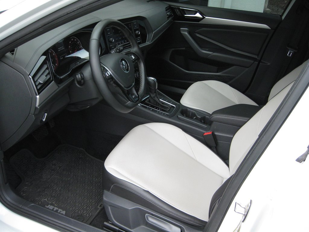 Used 2021 Volkswagen Jetta R-Line w/ R-Line Cold Weather Package image 11