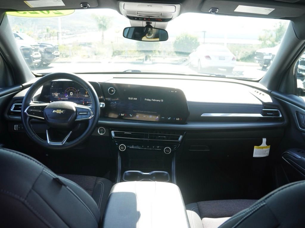 Used 2025 Chevrolet Traverse LT w/ Driver Confidence Package image 24