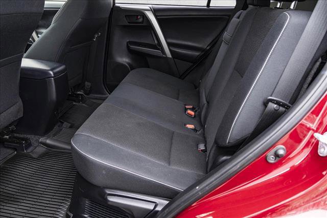 Used 2018 Toyota RAV4 LE image 22