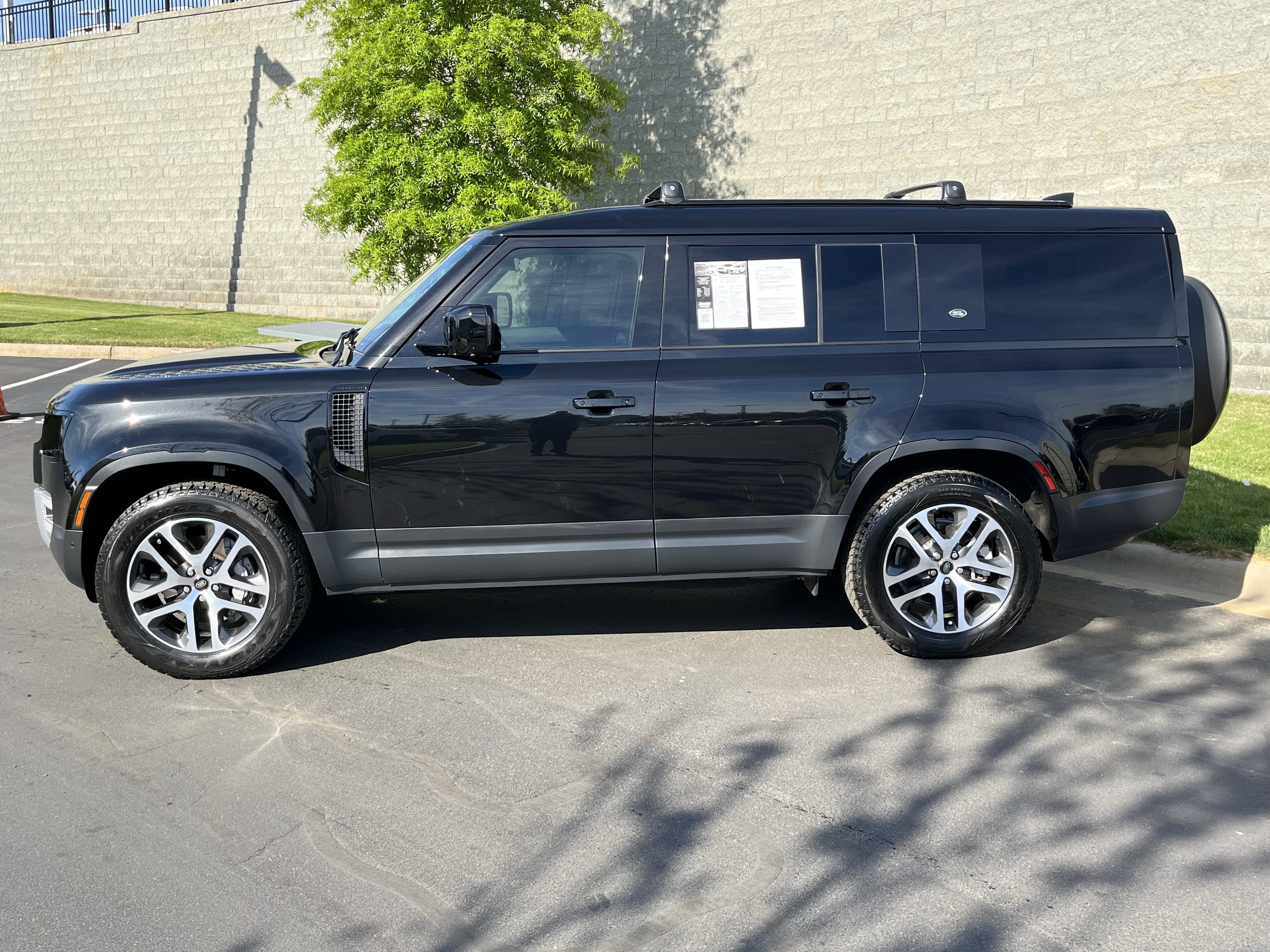 Certified 2024 Land Rover Defender 130 S image 4