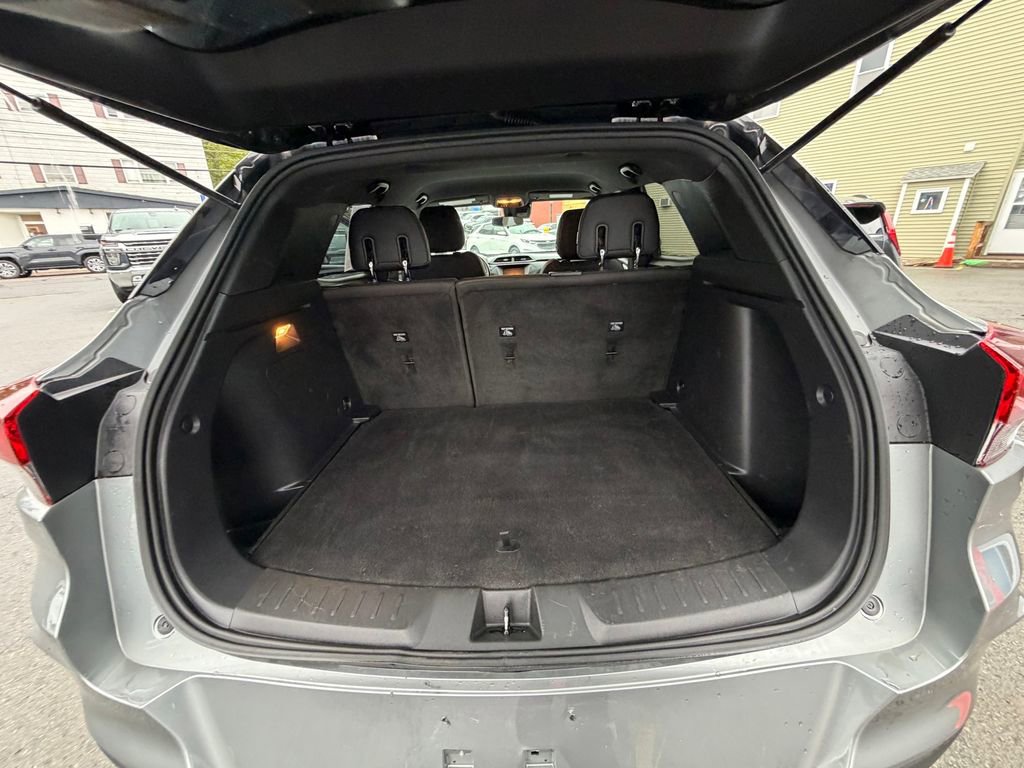 Used 2023 Chevrolet TrailBlazer RS FWD image 11