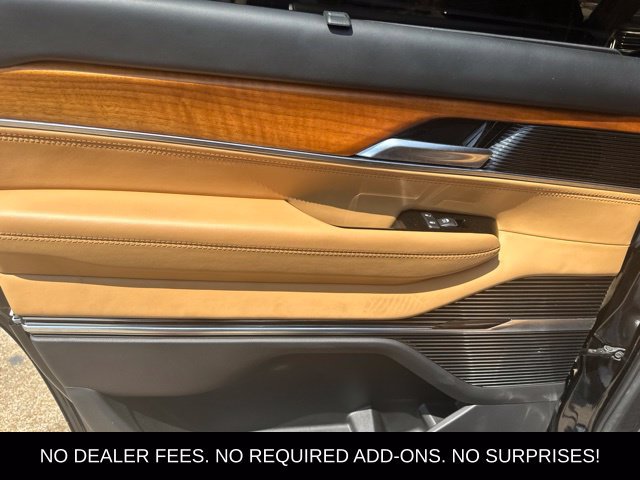 Used 2023 Jeep Grand Wagoneer Series III AWD/4WD image 32