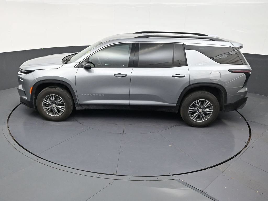 Used 2024 Chevrolet Traverse LT FWD image 12