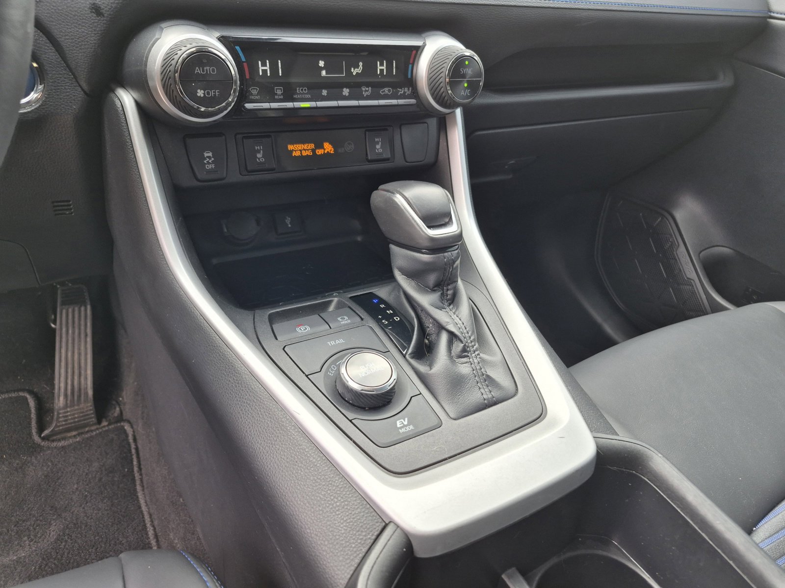 Used 2022 Toyota RAV4 XSE AWD/4WD image 12