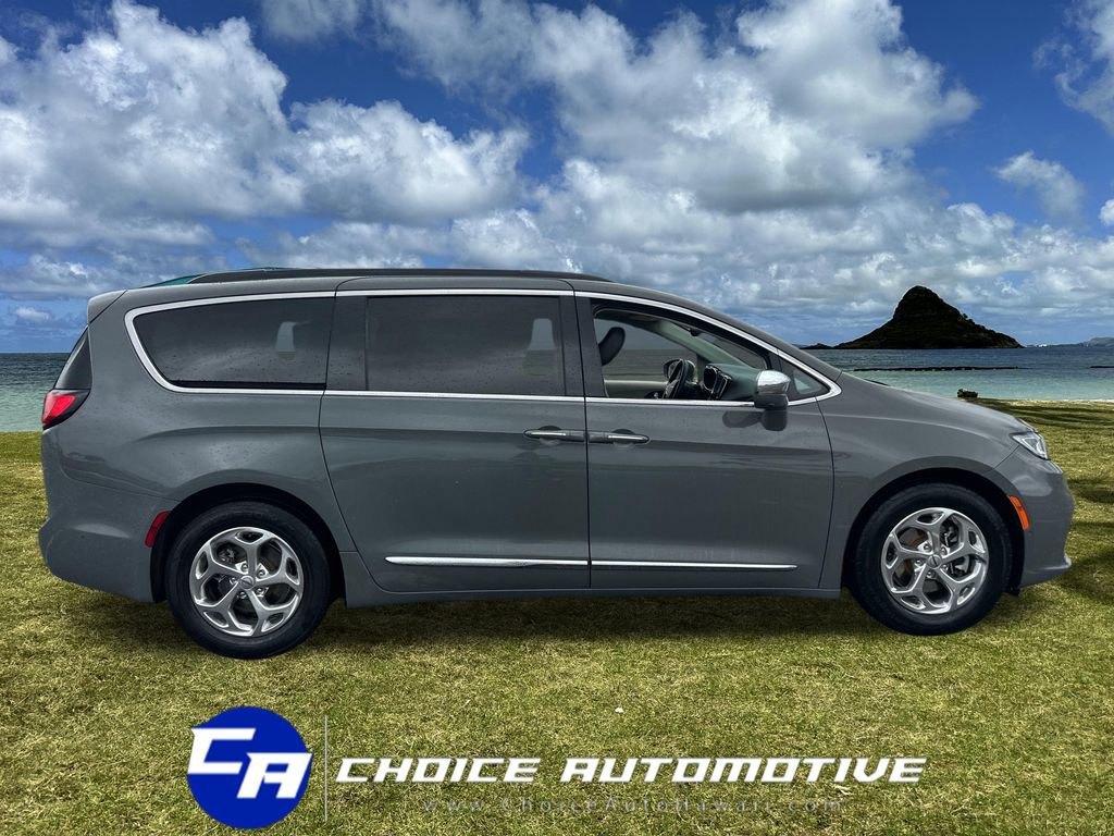Used 2022 Chrysler Pacifica Limited image 9
