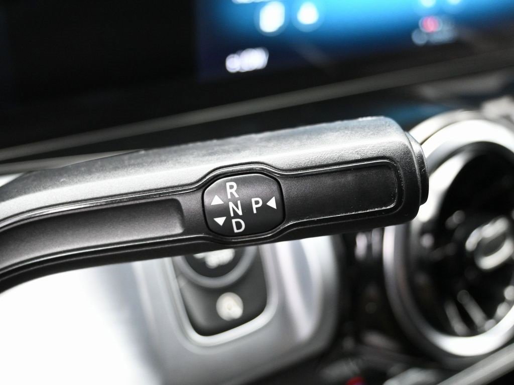 Used 2022 Mercedes-Benz GLB 250 w/ Premium Package Lite image 21