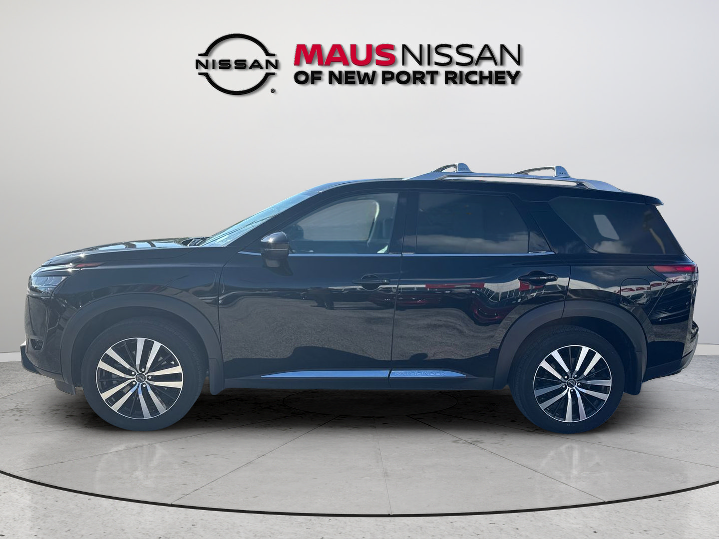 Certified 2025 Nissan Pathfinder Platinum w/ Cargo Package FWD image 7