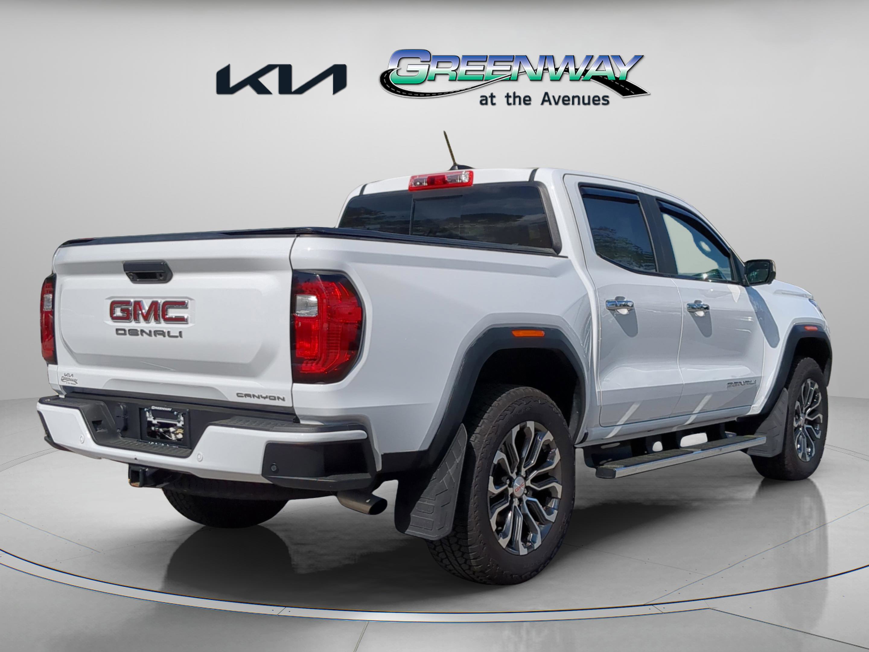 Used 2024 GMC Canyon Denali AWD/4WD image 33
