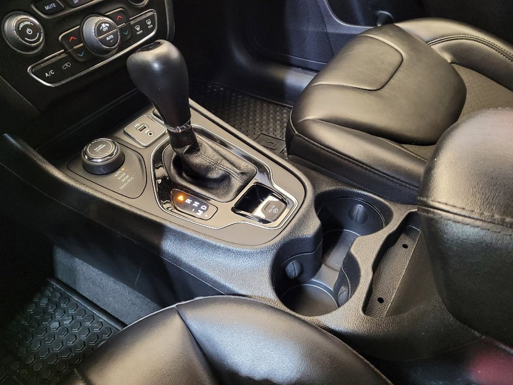 Used 2020 Jeep Cherokee Altitude image 26