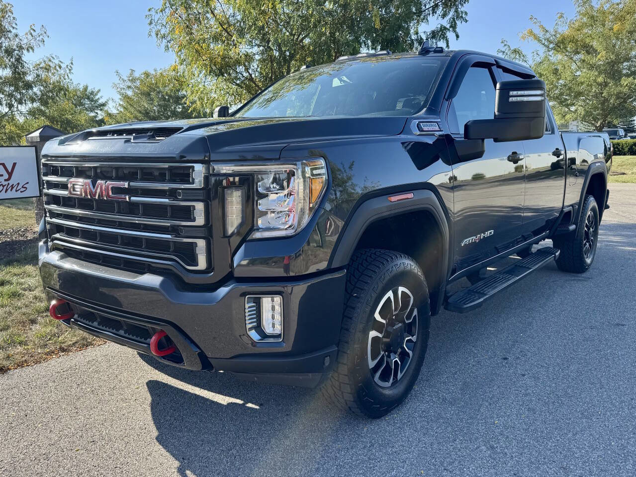 Used 2020 GMC Sierra 2500 AT4 w/ AT4 Preferred Package image 2