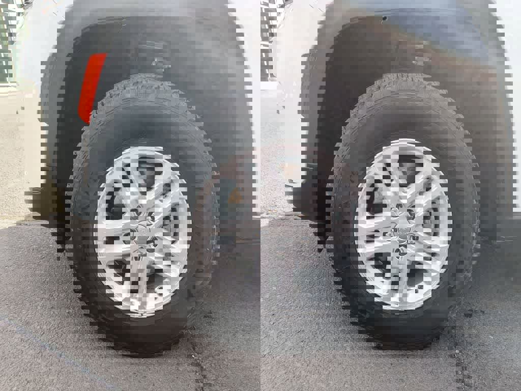 Used 2023 Jeep Grand Cherokee Laredo image 10