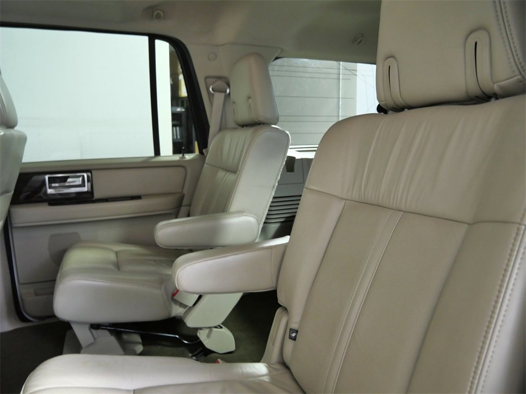Used 2015 Lincoln Navigator Base image 15