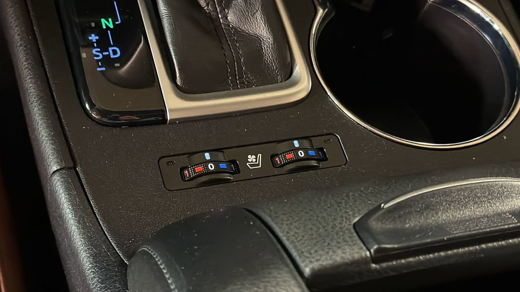 Used 2018 Toyota Highlander Limited image 24