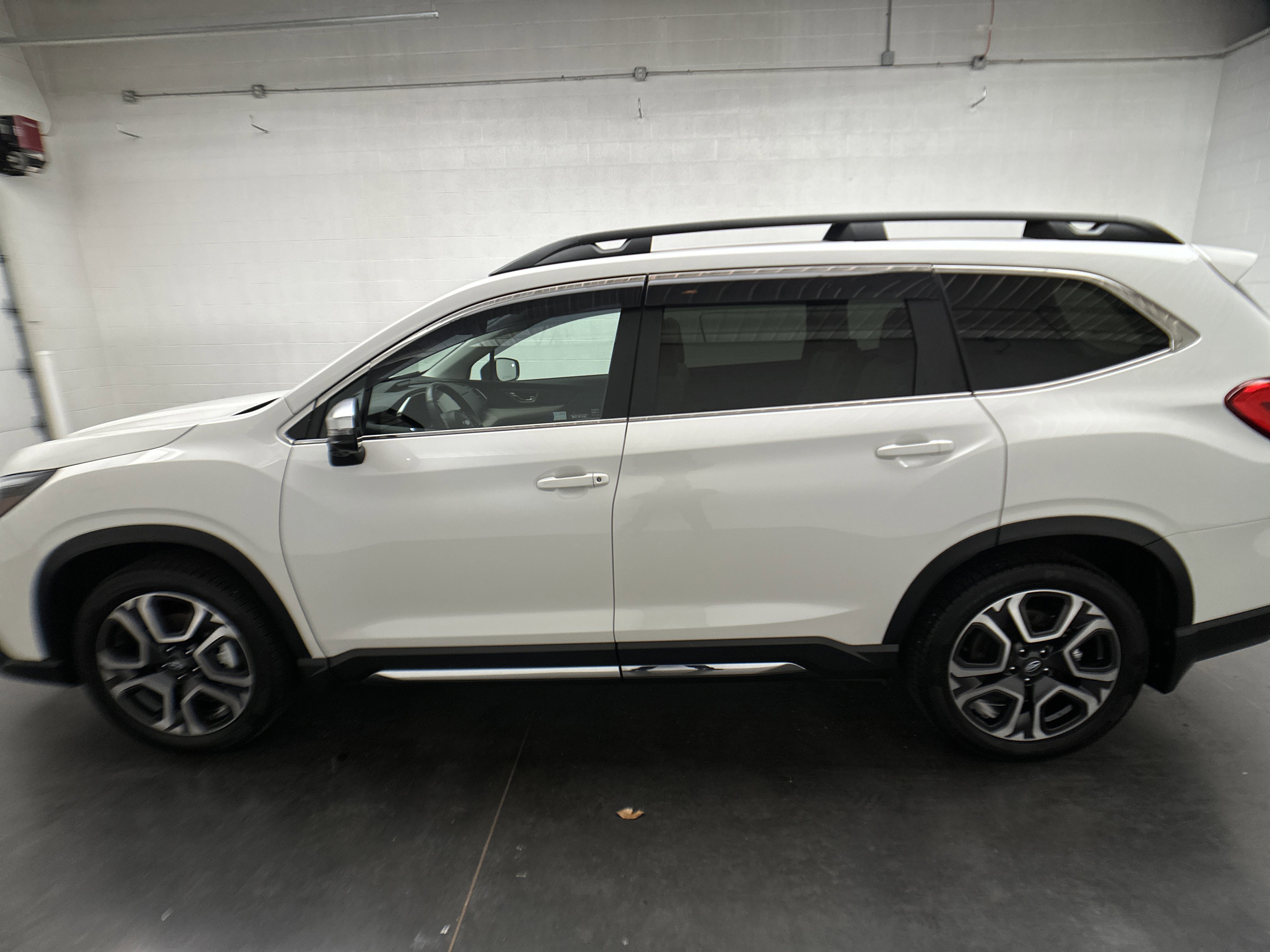 Used 2023 Subaru Ascent Limited w/ Technology Package AWD/4WD image 6