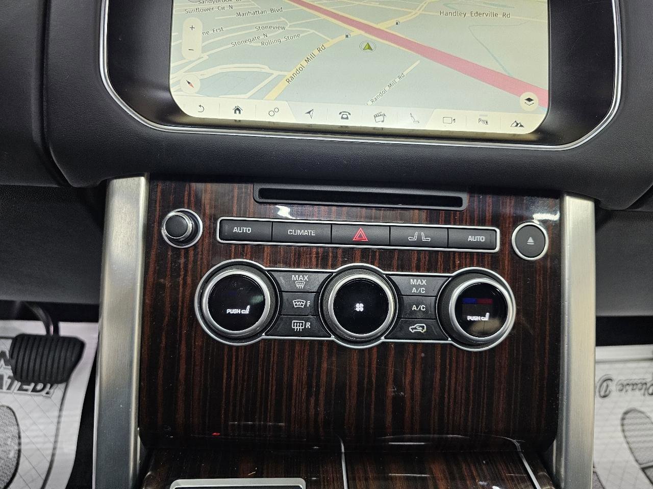 Used 2017 Land Rover Range Rover HSE image 33