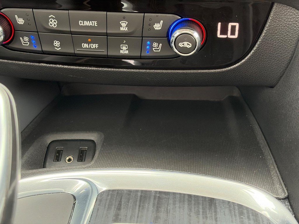 Used 2019 Buick Enclave Premium w/ Experience Buick Package FWD image 17