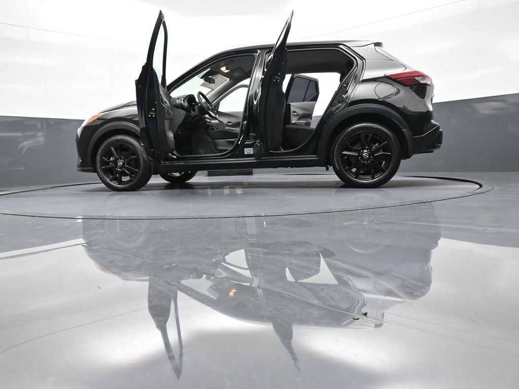 Used 2023 Nissan Kicks SV image 48