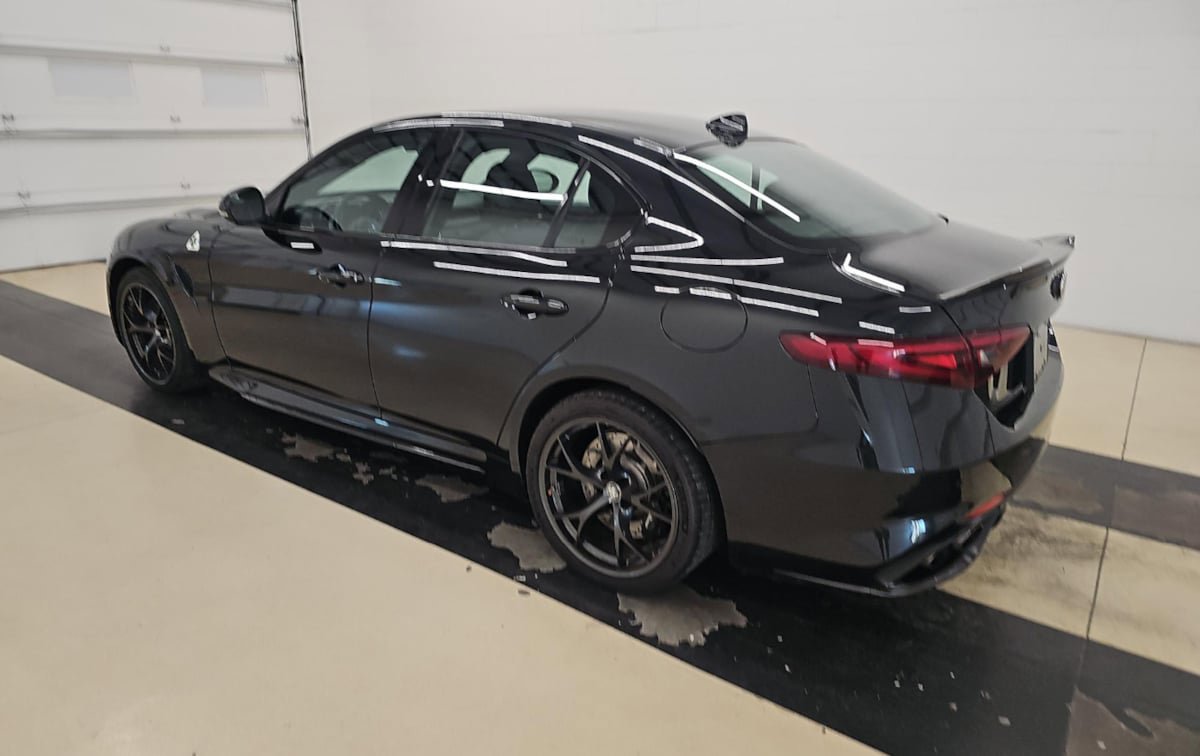 Used 2018 Alfa Romeo Giulia Quadrifoglio w/ Driver Assist Dynamic Package RWD image 6