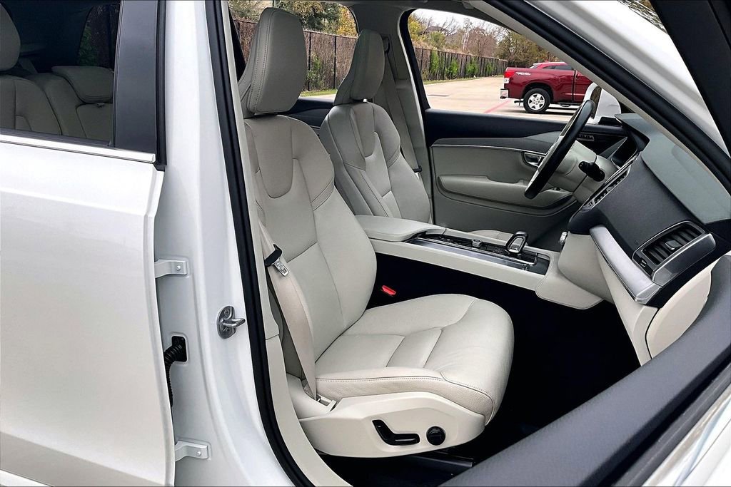 Used 2023 Volvo XC90 B5 Core w/ Climate Package image 10