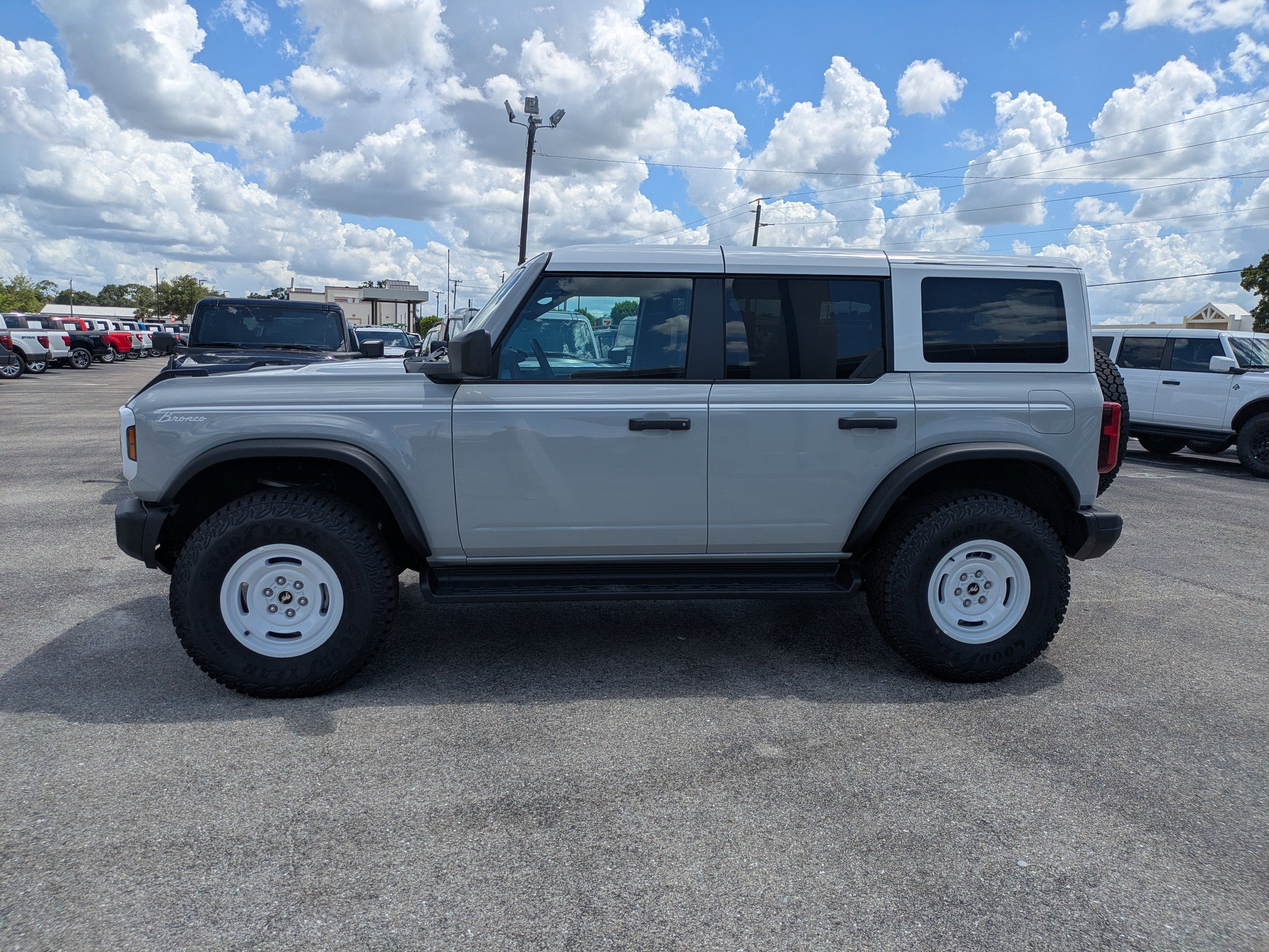 New 2026 Ford Bronco Heritage Edition AWD/4WD image 7